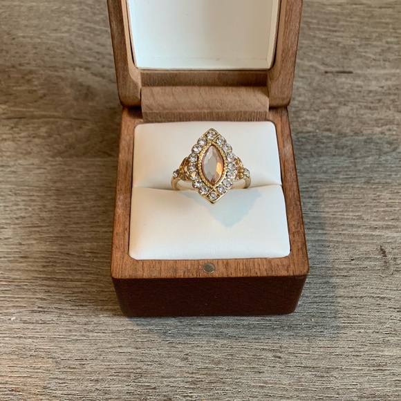 BOGO NEW Beautiful Jeweled Ring - Picture 4 of 4